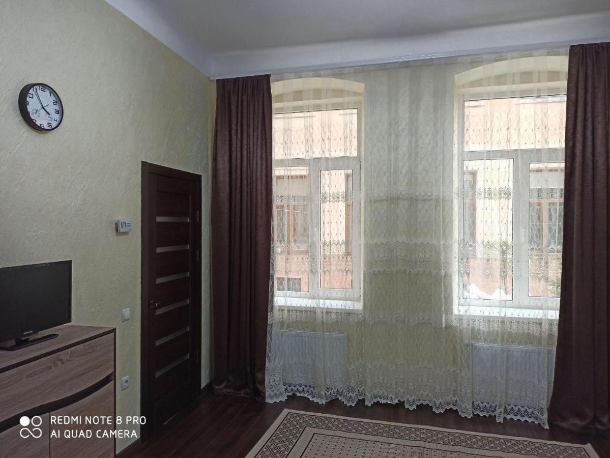 Квартира В Самом Центре Wi-Fi Appartamento Černivci Esterno foto