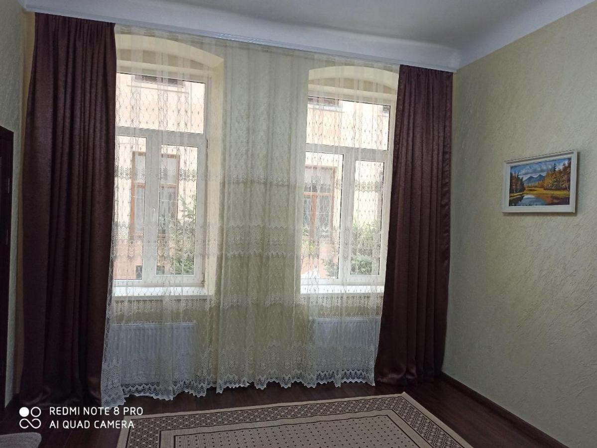 Квартира В Самом Центре Wi-Fi Appartamento Černivci Esterno foto
